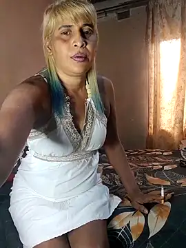 Snapshot of Goodgirlsue_77 chatting on 10-16-25, 01:01 Goodgirlsue 77 online show from 10-16-25, 01:01