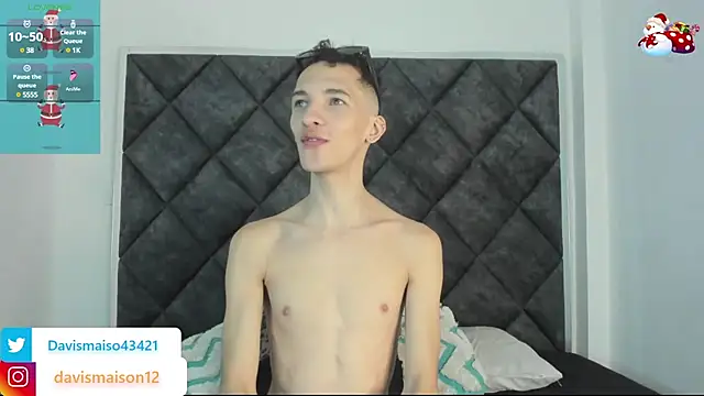 Maisondavis  online show from 12-18-24, 10:24