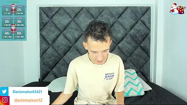 Maisondavis  online show from 12-20-24, 10:32