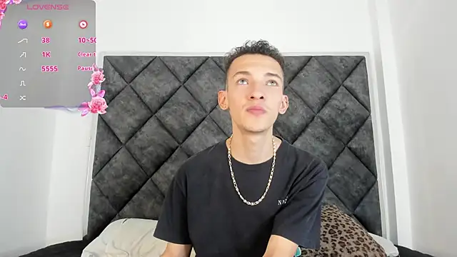 Maisondavis  online show from 12-26-24, 11:03