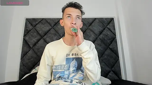 Maisondavis  online show from 12-27-24, 10:26