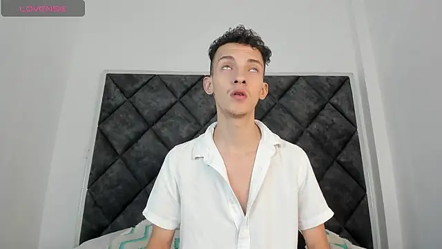 Maisondavis  online show from 12-30-24, 10:34