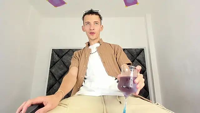 Maisondavis  online show from 12-31-24, 07:18