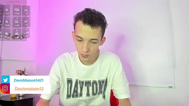 Maisondavis  online show from 03-18-25, 10:04