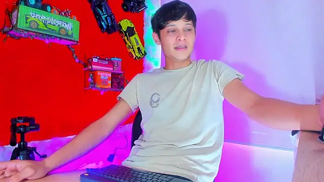 LilOwen  online show from 10-10-25, 07:13