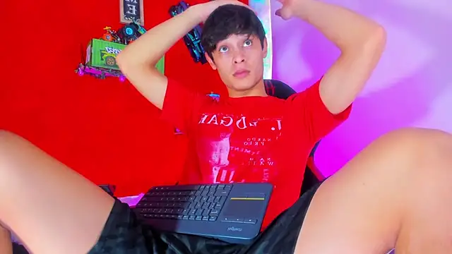 LilOwen  online show from 10-25-25, 05:51