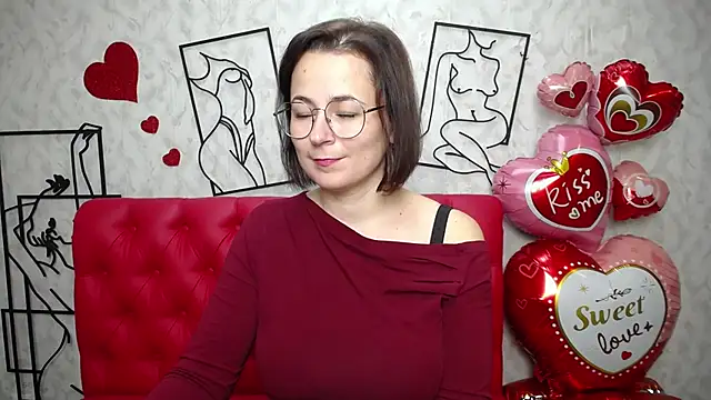 Snapshot of MarieSho chatting on 02-13-25, 12:13 MarieSho online show from 02-13-25, 12:13