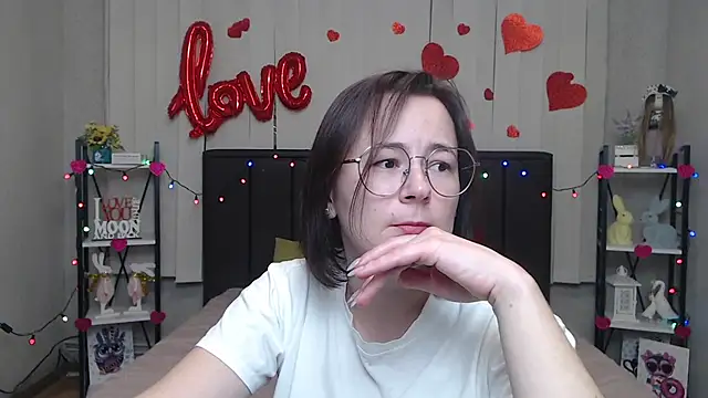 Snapshot of MarieSho chatting on 03-15-25, 12:25 MarieSho online show from 03-15-25, 12:25