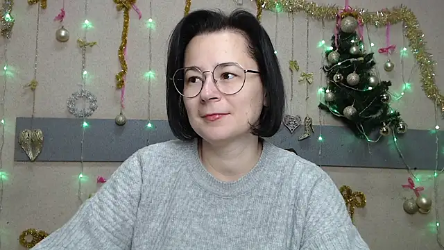 Snapshot of MarieSho chatting on 12-17-25, 06:03 MarieSho online show from 12-17-25, 06:03