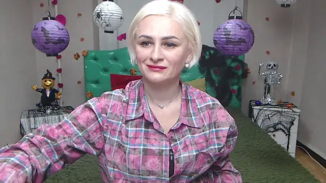 OliviaHorst online show from 10-25-25, 05:08