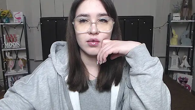 Snapshot of LauraHlot chatting on 02-02-25, 06:53 LauraHlot online show from 02-02-25, 06:53