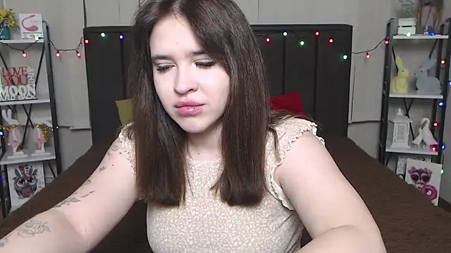 Snapshot of LauraHlot chatting on 02-06-25, 06:13 LauraHlot online show from 02-06-25, 06:13