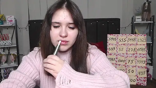 Snapshot of LauraHlot chatting on 02-07-25, 04:27 LauraHlot online show from 02-07-25, 04:27