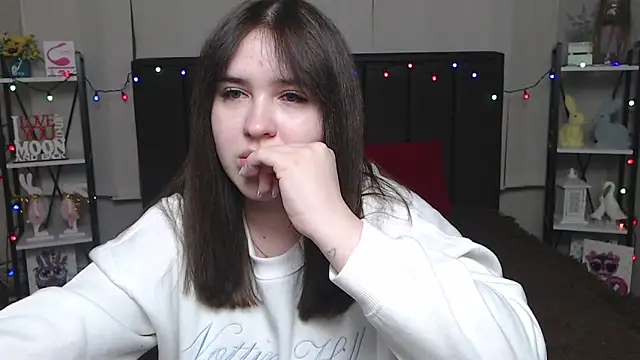 Snapshot of LauraHlot chatting on 02-08-25, 09:25 LauraHlot online show from 02-08-25, 09:25