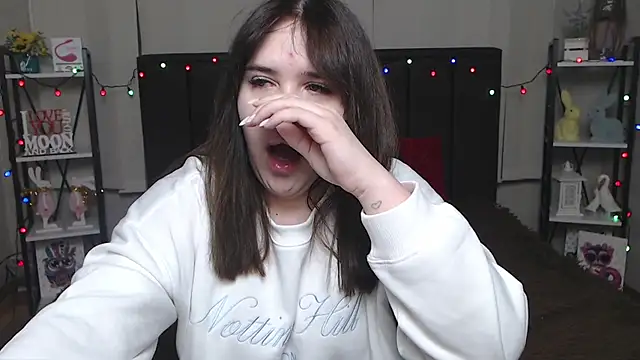 Snapshot of LauraHlot chatting on 02-09-25, 12:39 LauraHlot online show from 02-09-25, 12:39