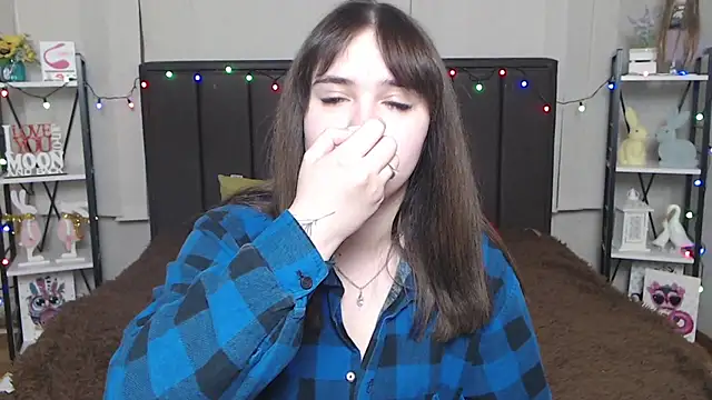 Snapshot of LauraHlot chatting on 02-11-25, 03:50 LauraHlot online show from 02-11-25, 03:50