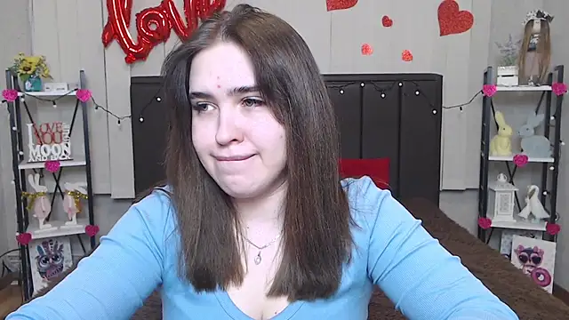 Snapshot of LauraHlot chatting on 02-13-25, 04:32 LauraHlot online show from 02-13-25, 04:32