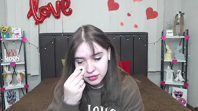 Snapshot of LauraHlot chatting on 02-13-25, 06:27 LauraHlot online show from 02-13-25, 06:27