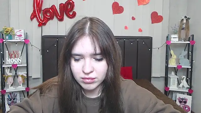 Snapshot of LauraHlot chatting on 02-13-25, 10:11 LauraHlot online show from 02-13-25, 10:11