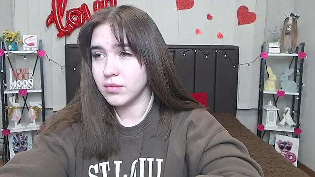 Snapshot of LauraHlot chatting on 02-14-25, 01:13 LauraHlot online show from 02-14-25, 01:13