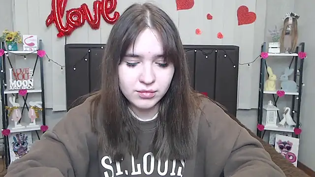 Snapshot of LauraHlot chatting on 02-14-25, 04:15 LauraHlot online show from 02-14-25, 04:15