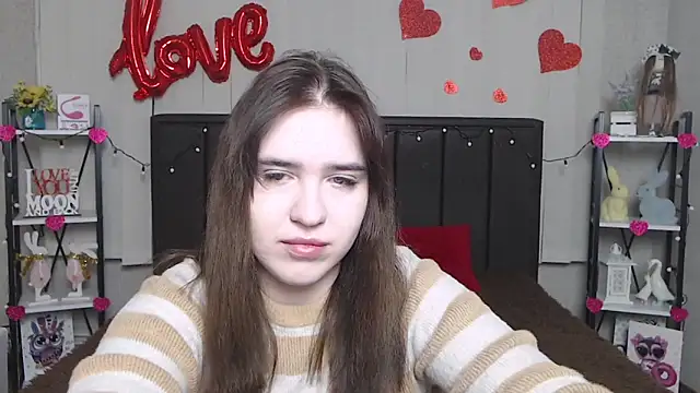 Snapshot of LauraHlot chatting on 02-16-25, 06:21 LauraHlot online show from 02-16-25, 06:21