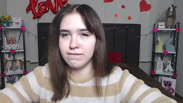 Snapshot of LauraHlot chatting on 02-17-25, 03:36 LauraHlot online show from 02-17-25, 03:36