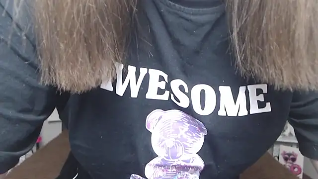 Snapshot of LauraHlot chatting on 02-17-25, 06:26 LauraHlot online show from 02-17-25, 06:26