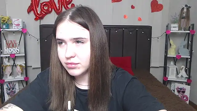 Snapshot of LauraHlot chatting on 02-18-25, 04:04 LauraHlot online show from 02-18-25, 04:04