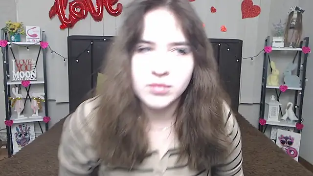 Snapshot of LauraHlot chatting on 02-19-25, 06:10 LauraHlot online show from 02-19-25, 06:10