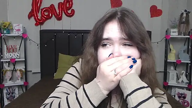 Snapshot of LauraHlot chatting on 02-19-25, 09:14 LauraHlot online show from 02-19-25, 09:14