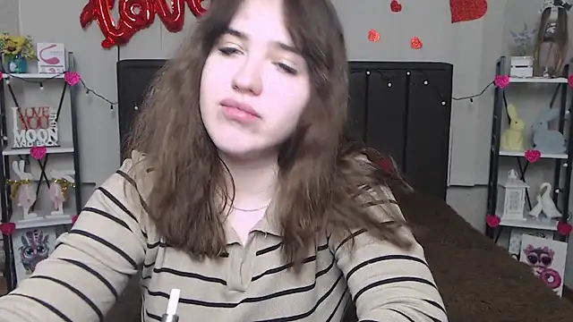 Snapshot of LauraHlot chatting on 02-20-25, 03:23 LauraHlot online show from 02-20-25, 03:23