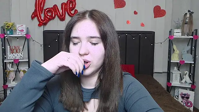 Snapshot of LauraHlot chatting on 02-23-25, 03:35 LauraHlot online show from 02-23-25, 03:35