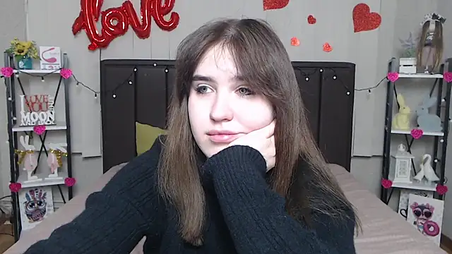 Snapshot of LauraHlot chatting on 02-24-25, 03:33 LauraHlot online show from 02-24-25, 03:33