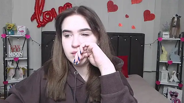 Snapshot of LauraHlot chatting on 02-24-25, 06:15 LauraHlot online show from 02-24-25, 06:15