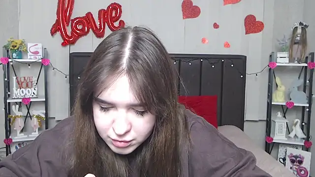 Snapshot of LauraHlot chatting on 02-25-25, 12:25 LauraHlot online show from 02-25-25, 12:25