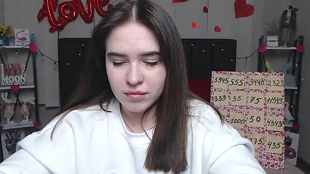 Snapshot of LauraHlot chatting on 03-06-25, 10:04 LauraHlot online show from 03-06-25, 10:04