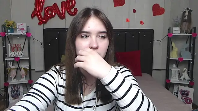 Snapshot of LauraHlot chatting on 03-08-25, 12:52 LauraHlot online show from 03-08-25, 12:52