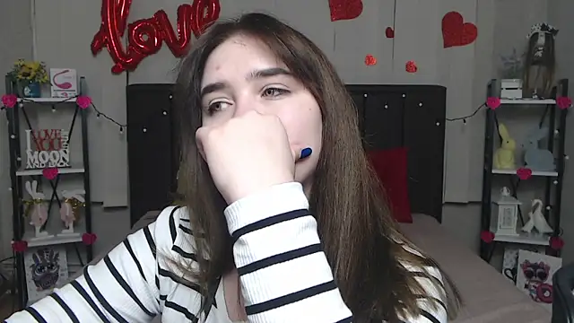 Snapshot of LauraHlot chatting on 03-08-25, 04:06 LauraHlot online show from 03-08-25, 04:06