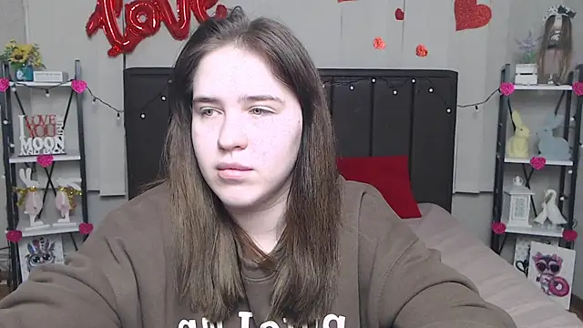 Snapshot of LauraHlot chatting on 03-11-25, 04:43 LauraHlot online show from 03-11-25, 04:43