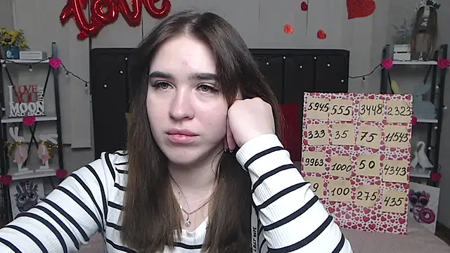 Snapshot of LauraHlot chatting on 03-14-25, 12:54 LauraHlot online show from 03-14-25, 12:54