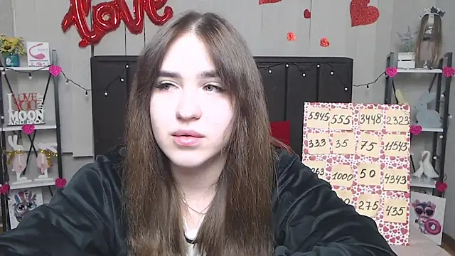 Snapshot of LauraHlot chatting on 03-17-25, 03:25 LauraHlot online show from 03-17-25, 03:25