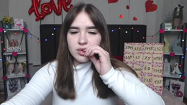 Snapshot of LauraHlot chatting on 03-17-25, 09:34 LauraHlot online show from 03-17-25, 09:34