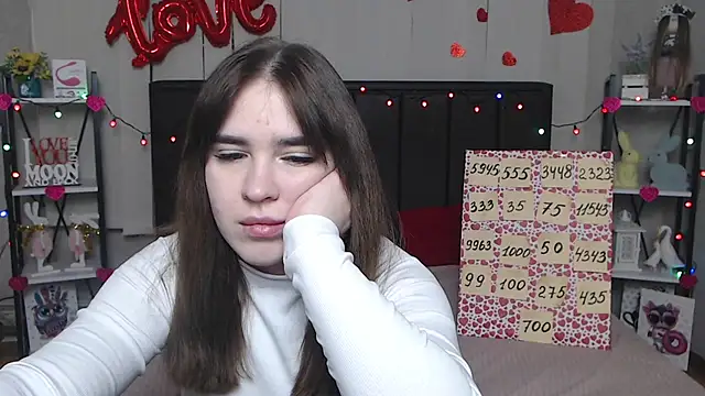 Snapshot of LauraHlot chatting on 03-18-25, 01:00 LauraHlot online show from 03-18-25, 01:00