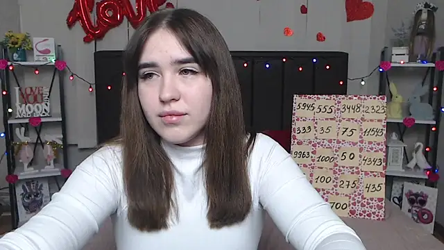 Snapshot of LauraHlot chatting on 03-18-25, 04:04 LauraHlot online show from 03-18-25, 04:04