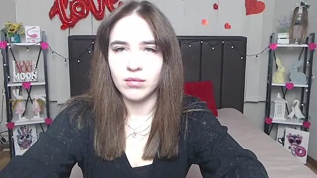 Snapshot of LauraHlot chatting on 03-19-25, 06:24 LauraHlot online show from 03-19-25, 06:24