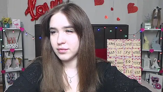 Snapshot of LauraHlot chatting on 03-19-25, 10:33 LauraHlot online show from 03-19-25, 10:33