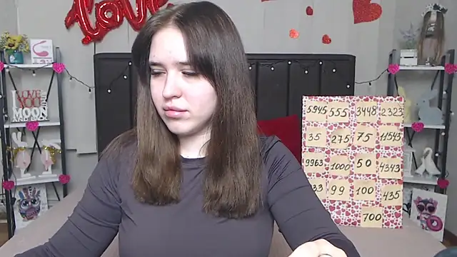 Snapshot of LauraHlot chatting on 03-21-25, 07:00 LauraHlot online show from 03-21-25, 07:00