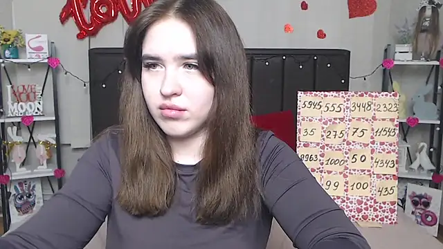 Snapshot of LauraHlot chatting on 03-21-25, 10:06 LauraHlot online show from 03-21-25, 10:06