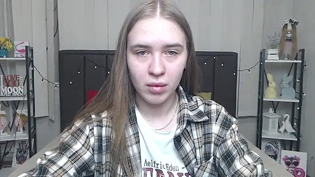 Snapshot of LauraHlot chatting on 09-11-25, 06:24 LauraHlot online show from 09-11-25, 06:24